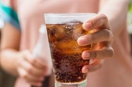 Travailler sous la chaleur et boire du soda, un cocktail toxique pour les reins 