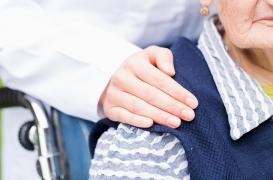 Alzheimer : des chercheurs découvrent pourquoi les femmes sont plus touchées