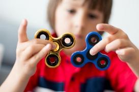 Piles boutons dans les jouets de Noël : attention aux risques d'ingestion