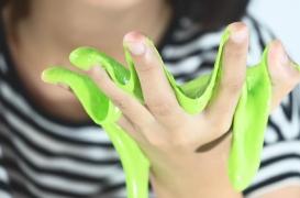 La pâte Slime dangereuse pour la santé : que faire en cas de brûlures ? 