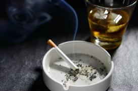 Pendant le confinement, la consommation de tabac en hausse et d’alcool en baisse