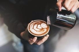 Mettre du lait dans son café n’est pas si mauvais pour la santé