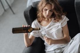 Alcool : une nouvelle cible pour traiter la dépendance et les risques de rechute