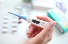 Fièvre modérée : pourquoi prendre des médicaments ne doit pas être automatique
