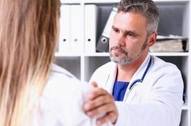 L’interdiction des relations sexuelles entre médecins et patients est à inscrire dans le code de déontologie