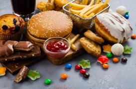 Manger des aliments trop sucrés et gras provoquerait des troubles du cerveau