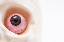 Etats-Unis : une femme se fracture l’orbite de l'œil gauche en se mouchant le nez