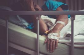 Une femme de 24 ans atteinte de la maladie médiévale du “feu sacré”