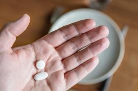  Cet homme meurt d'une hémorragie cérébrale en mélangeant ibuprofène et vitamines