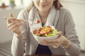 Manger équilibré dès 40 ans pour prévenir les maladies dégénératives du cerveau