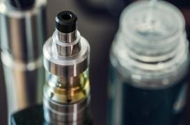 Cigarette électronique : deux substances potentiellement néfastes pour les bronches  