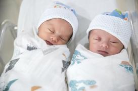 Elle accouche de deux bébés le même jour : qu’est-ce que la superfétation ?