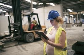 Travailler trop dur pendant la grossesse augmente le risque d'avoir un gros bébé