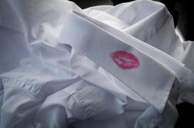 Les hommes infidèles sont plus susceptibles de mal se comporter sur leur lieu de travail