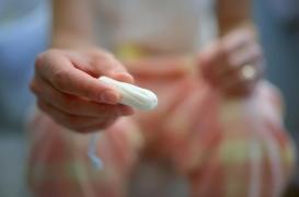 Syndrome du choc toxique : une jeune fille de 16 ans décède dans son sommeil à cause de son tampon