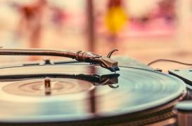 Alzheimer : écouter ses chansons favorites retarde le déclin cognitif