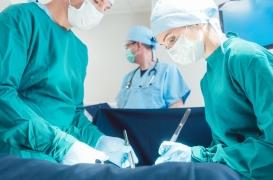 Difficultés à respirer et à marcher : c’était une tumeur géante dans son ovaire !