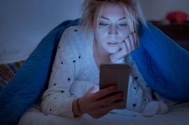 Sommeil : ne laissez pas votre téléphone sur la table de nuit !