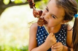 Enfants : manger trop de viande augmenterait le risque d’asthme 