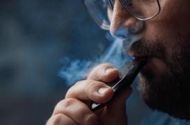 Cigarette électronique : la nicotine favorise la formation des caillots sanguins 