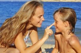 Les crèmes solaires enfant ne sont pas plus protectrices