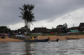 Guyane : des heures de pirogue pour se faire soigner