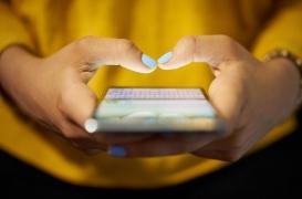 On peut évaluer la progression de la sclérose en plaques en pianotant sur un smartphone