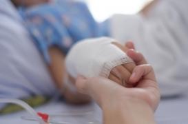 Cancers pédiatriques : Macron interpellé sur les cas en Loire-Atlantique, d'autres enquêtes en cours dans le Jura et le Sud-Est