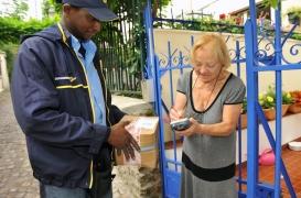La Poste : les facteurs au chevet des personnes âgées