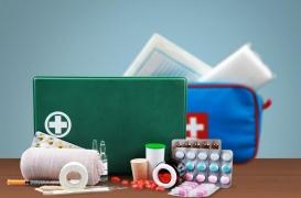 Vacances : ce qu'il ne faut pas oublier dans sa trousse à pharmacie