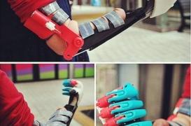 Saint-Brieuc : le fablab offre une prothèse 3D à une petite fille