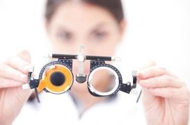 Six mois d’attente pour un rendez-vous chez un ophtalmologiste ? Allez sur internet !