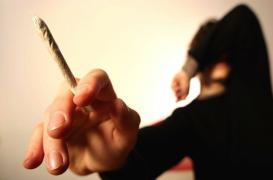 Alcoolisme : un risque plus élevé chez les fumeurs de cannabis