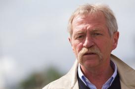 Des dizaines de perturbateurs endocriniens dans les cheveux de 7 personnalités 