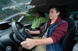 Sécurité routière : les ados prennent plus de risques en l’absence des parents