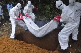 Ebola : la Croix-Rouge a pu éviter 10 000 infections lors des enterrements