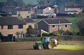 Pesticides : le médiateur européen dénonce des autorisations illégales