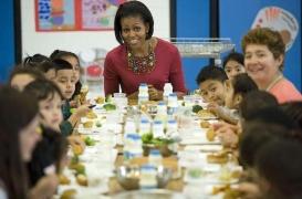 Cantines : Trump annule les règles « santé » de Michelle Obama