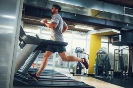 Faire du sport n’empêche pas de boire ou de prendre de la drogue, mais retarde la première fois