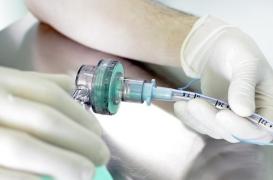 Erreur médicale :  sept ans avec un tube de 25 cm dans le ventre