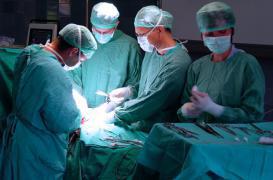 Un œsophage reconstruit grâce à un stent et une greffe