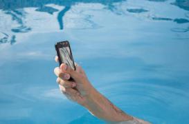 Iphone : un homme meurt électrocuté dans son bain