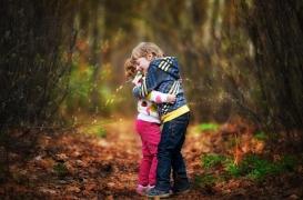 Câlins : les bienfaits thérapeutiques du peau-à-peau
