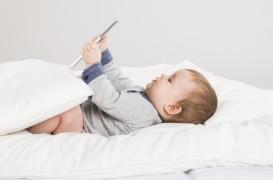 Sommeil : les écrans mauvais pour les bébés