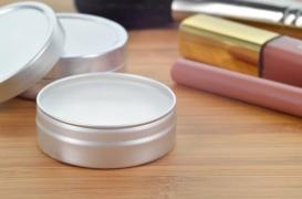 Des substances toxiques dans les baumes à lèvres