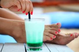 Des lycéennes inventent une paille anti-drogue du violeur