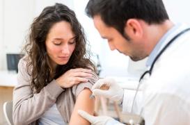 Malade après une vaccination obligatoire contre l’hépatite B, une secrétaire médicale fait condamner l’état