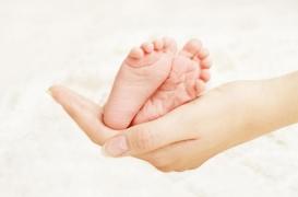 Les femmes diplômées deviennent mères de plus en plus tard