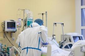 Covid-19 : les formes graves chez les personnes totalement vaccinées sont liées à l’âge et aux comorbidités