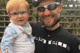 Opéré de la cataracte, ce bébé de 7 mois voit pour la première fois - vidéo